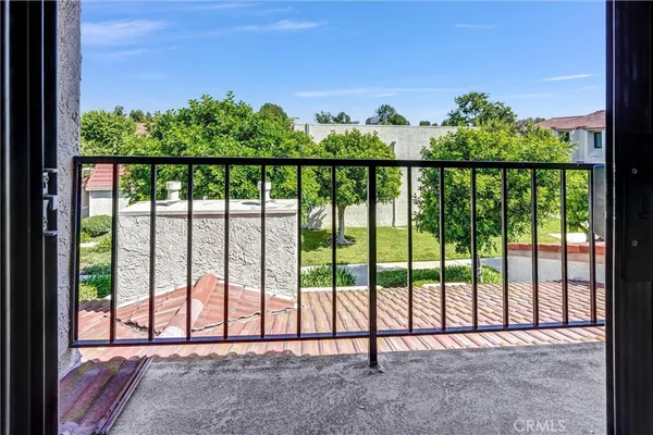 $4,475 | 18136 West Oxnard Street, Unit 40, Tarzana, CA 91356