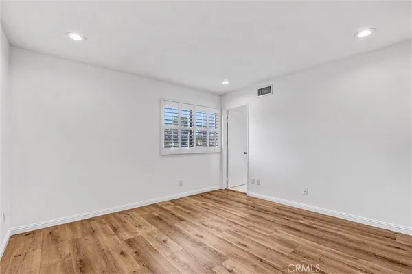 $4,475 | 18136 West Oxnard Street, Unit 40, Tarzana, CA 91356
