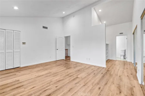 $4,475 | 18136 West Oxnard Street, Unit 40, Tarzana, CA 91356
