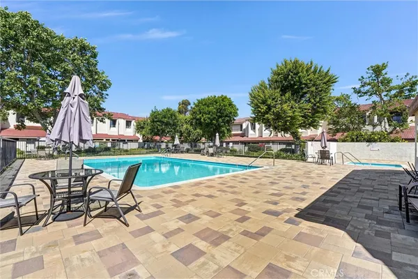 $4,475 | 18136 West Oxnard Street, Unit 40, Tarzana, CA 91356