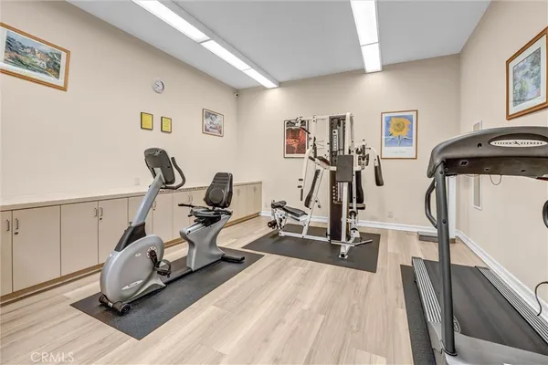 $4,475 | 18136 West Oxnard Street, Unit 40, Tarzana, CA 91356