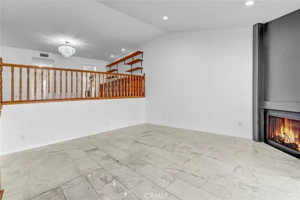 $4,475 | 18136 West Oxnard Street, Unit 40, Tarzana, CA 91356