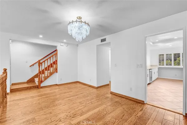 $4,475 | 18136 West Oxnard Street, Unit 40, Tarzana, CA 91356