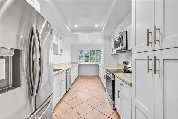 $4,475 | 18136 West Oxnard Street, Unit 40, Tarzana, CA 91356