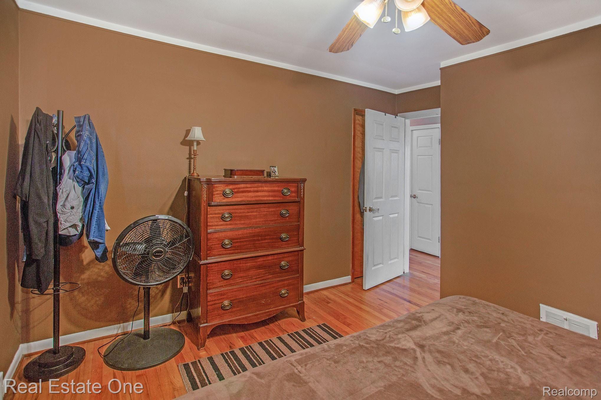 8985 Reeck Road Allen Park, MI 48101 - Photo 12 of 25 8985-Reeck-Road-Allen-Park-MI_27.jpg