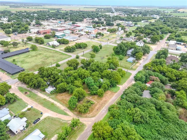 $24,000 | 304 West Cleveland Avenue, Whitney, TX 76692