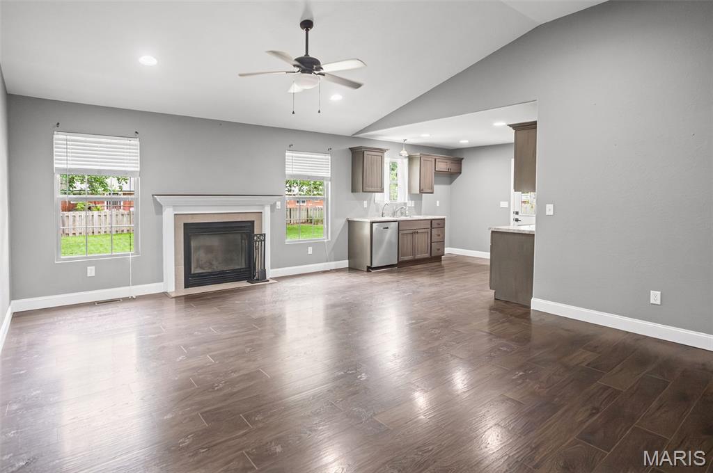 8 Dwight Street Waterloo, IL 62298 - Photo 2 of 24