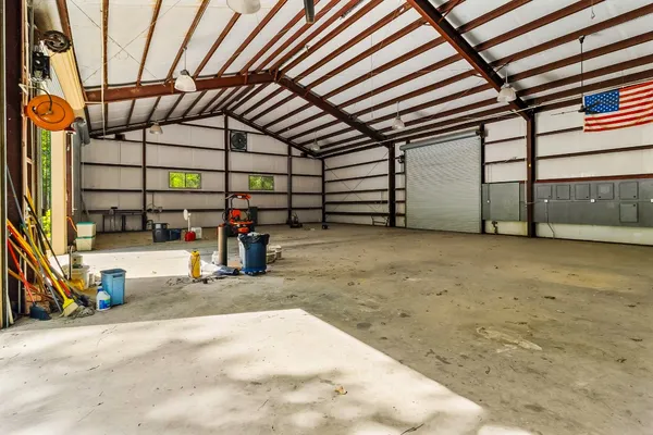 a view of a back yard