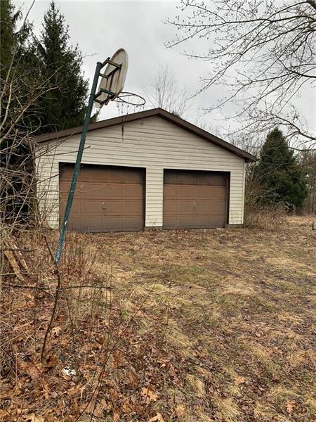 553 Brigich Road Canonsburg, PA 15317 - Photo 2 of 6 Gallery Image 2