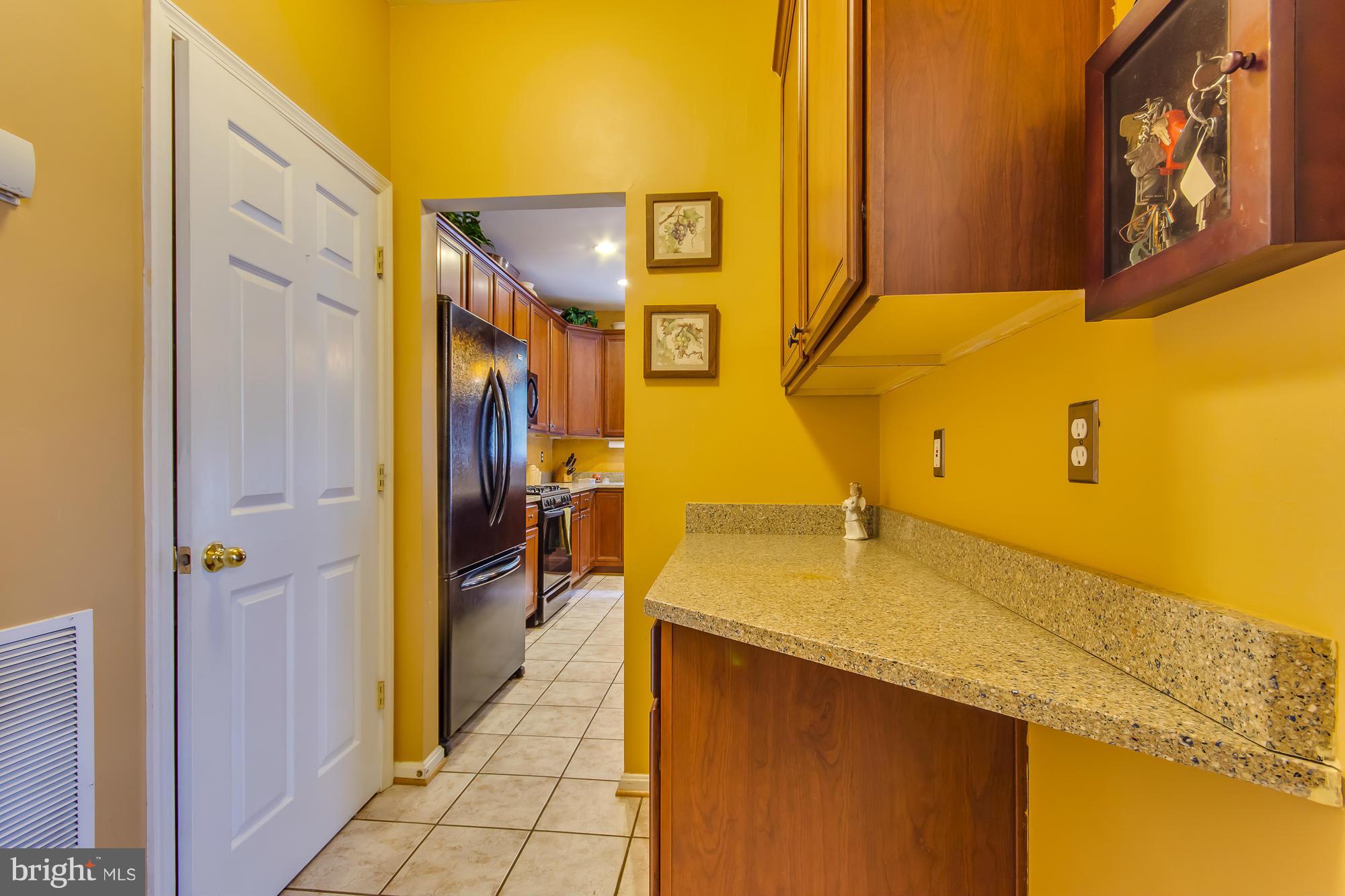 18138 Coachmans Road Germantown, MD 20874 - Photo 12 of 30 Kitchen