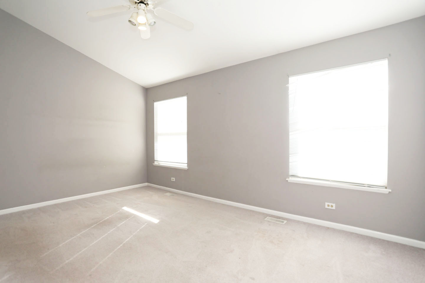 620 Cobblestone Court, Unit 620 Elgin, IL 60120 - Photo 14 of 25 an empty room with a window