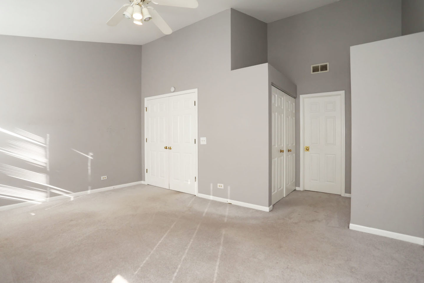 620 Cobblestone Court, Unit 620 Elgin, IL 60120 - Photo 15 of 25 a view of an empty room