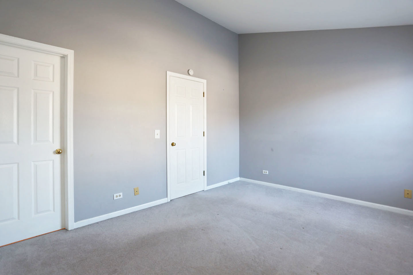 620 Cobblestone Court, Unit 620 Elgin, IL 60120 - Photo 19 of 25 a view of an empty room