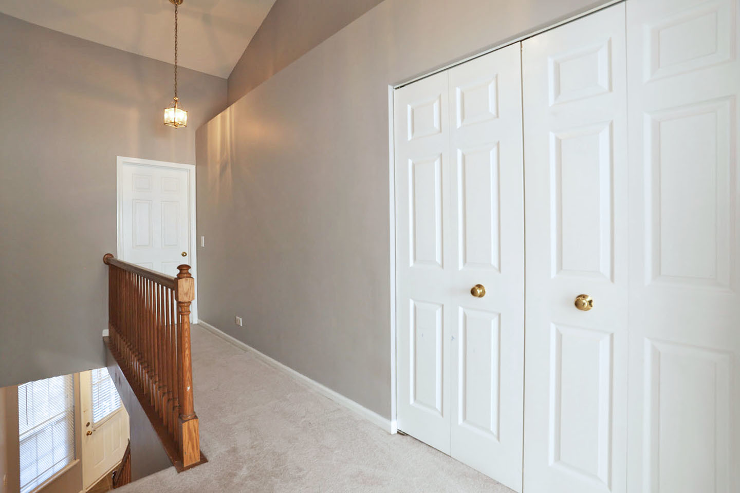 620 Cobblestone Court, Unit 620 Elgin, IL 60120 - Photo 22 of 25 a view of a hallway with entryway