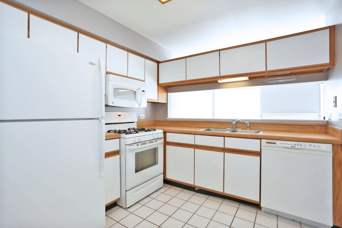 620 Cobblestone Court, Unit 620 Elgin, IL 60120 - Photo 6 of 25 a kitchen with cabinets appliances and a window