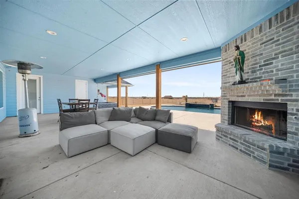 $755,000 | 10405 Singleton Road, Midlothian, TX 76065