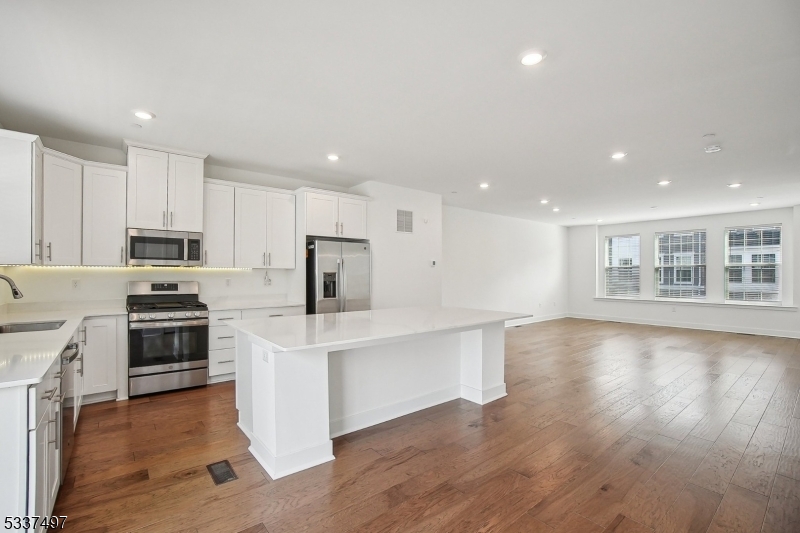 10 Cecala Road Morris Plains, NJ 07950 - Photo 2 of 25