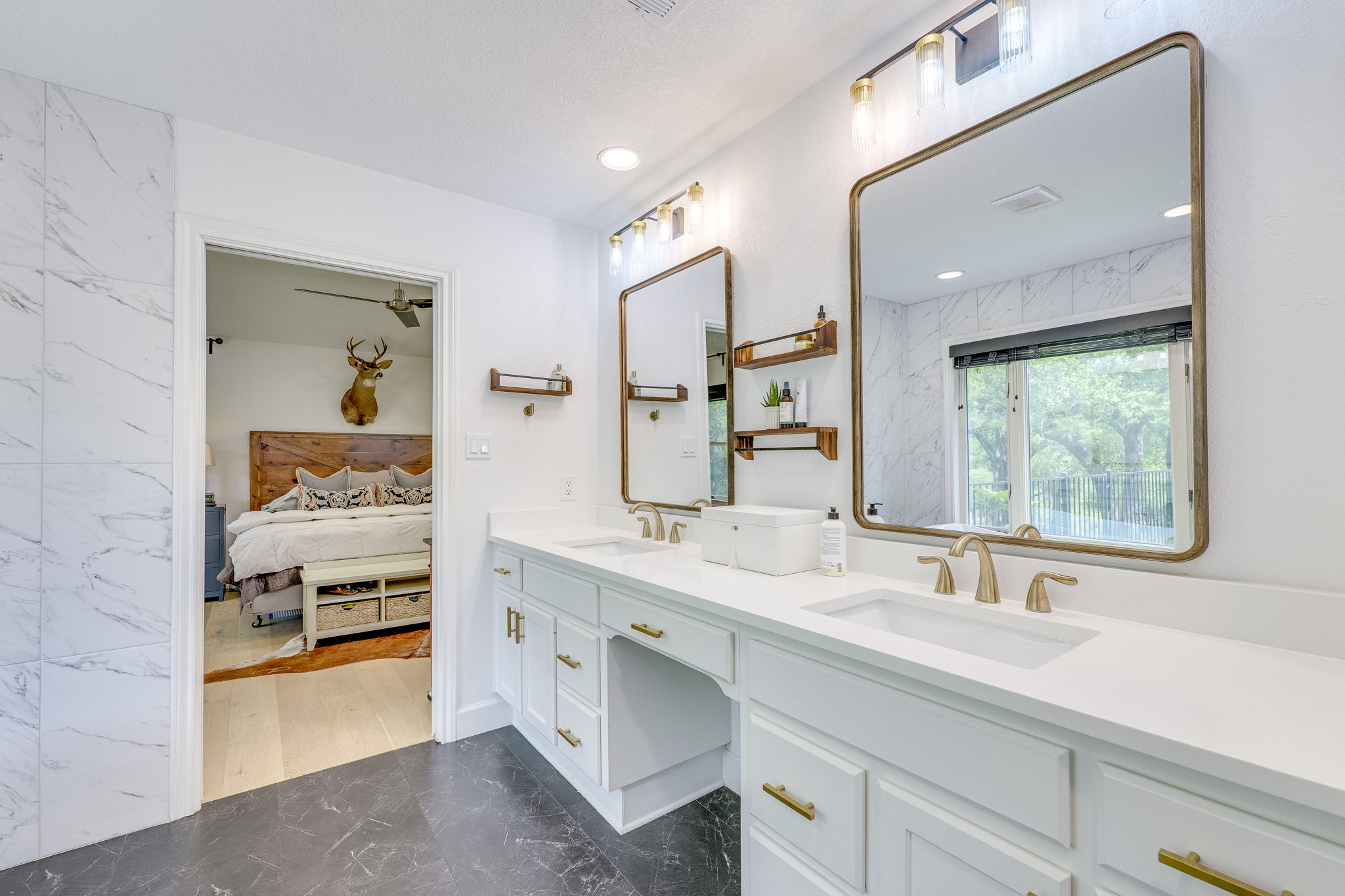 320 Greenridge Road Georgetown, TX 78628 - Photo 25 of 38 a bathroom with a sink and a mirror
