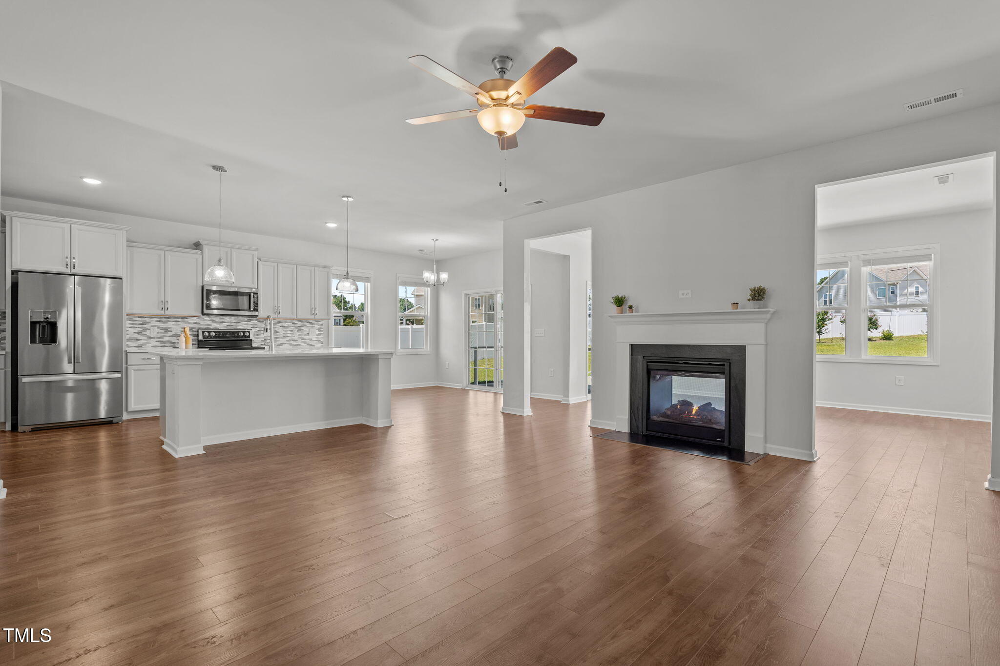 131 Sandy Springs Road Aberdeen, NC 28315 - Photo 20 of 61 Living Room (b)_Open Concept
