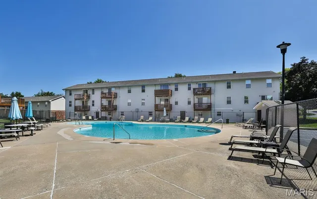 $132,900 | 2223 Highland Hill Drive, Unit E, St. Peters, MO 63376