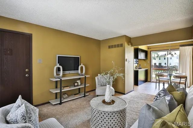 $132,900 | 2223 Highland Hill Drive, Unit E, St. Peters, MO 63376