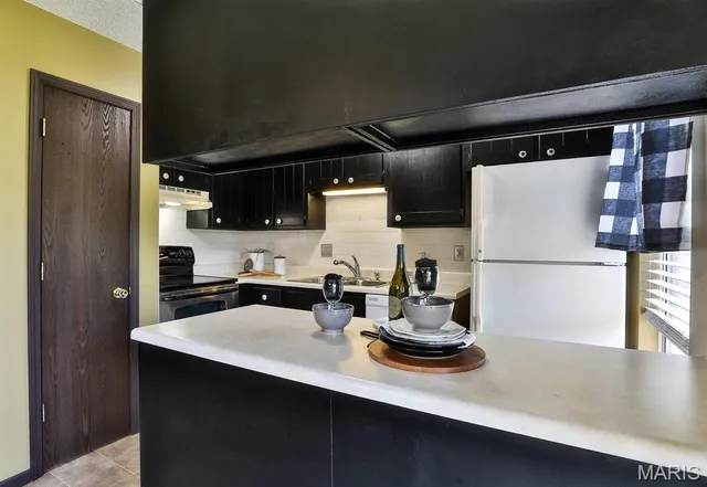 $132,900 | 2223 Highland Hill Drive, Unit E, St. Peters, MO 63376