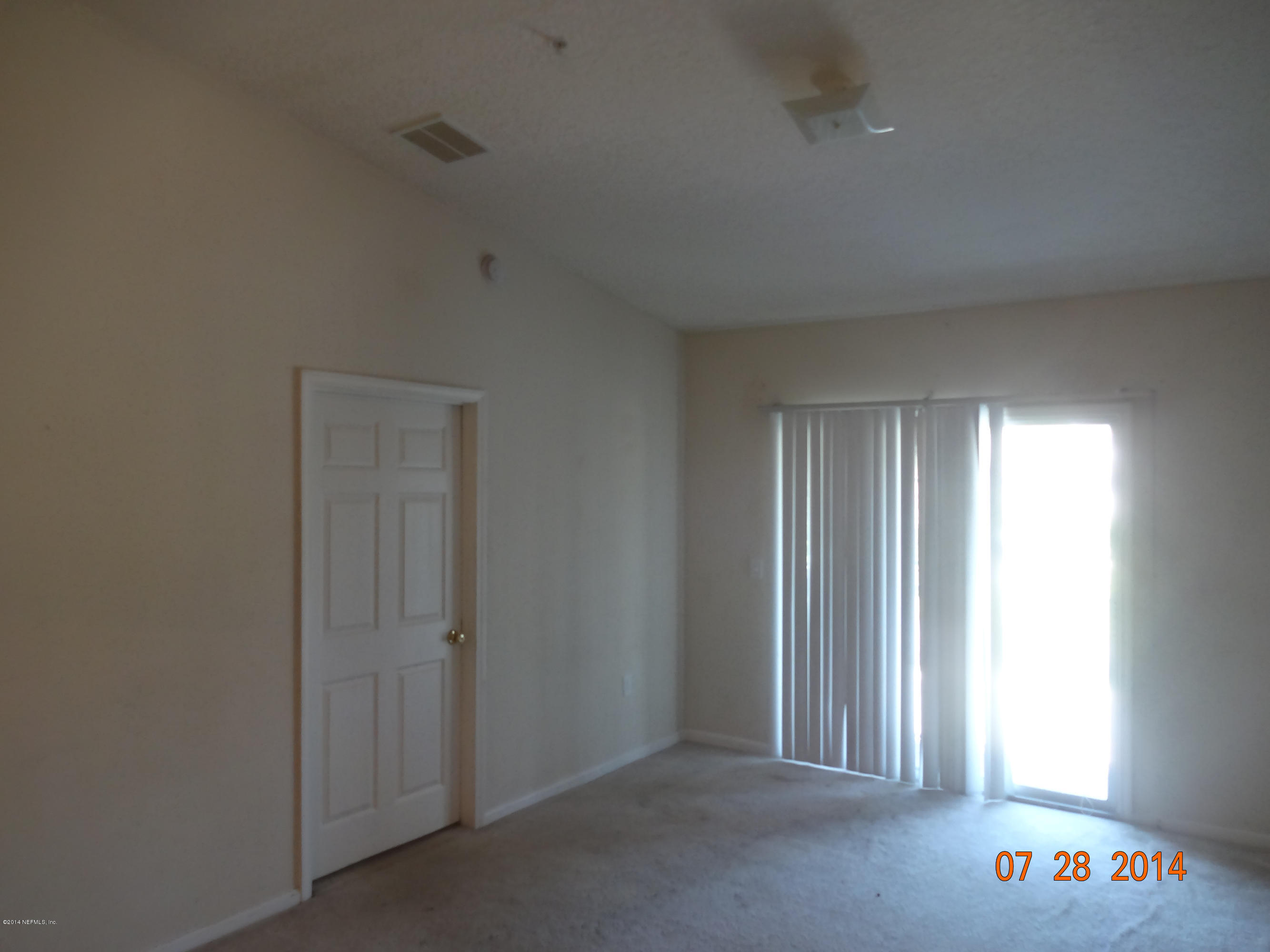 7920 Merrill Road, Unit 1815 Jacksonville, FL 32277 - Photo 5 of 17 DSC05378