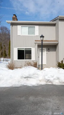 $324,900 | 100 10 Coat Lane, Unit 3A, Shelton, CT 06484