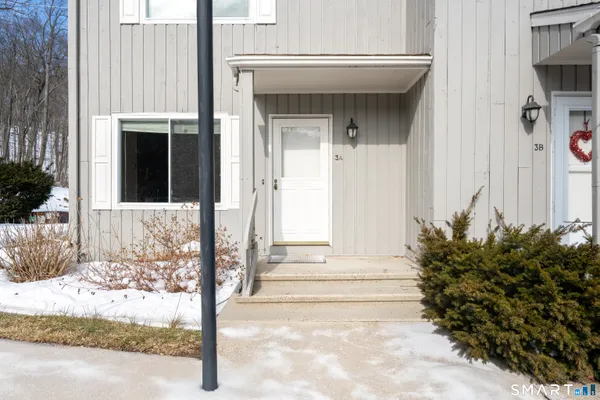 $324,900 | 100 10 Coat Lane, Unit 3A, Shelton, CT 06484