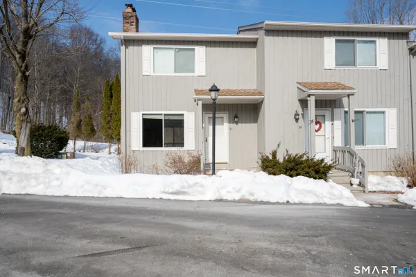 $324,900 | 100 10 Coat Lane, Unit 3A, Shelton, CT 06484