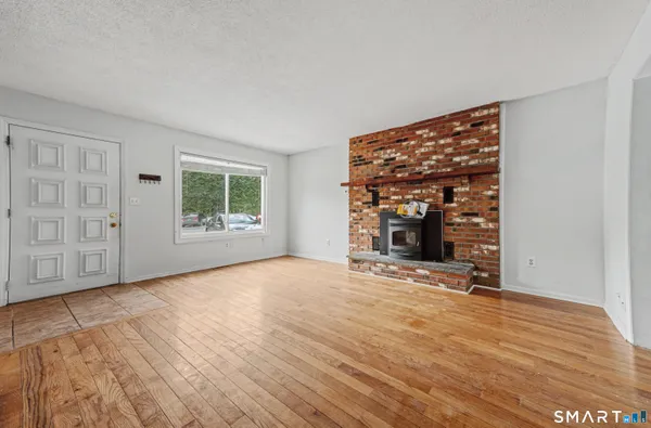 $324,900 | 100 10 Coat Lane, Unit 3A, Shelton, CT 06484