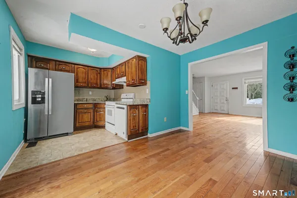 $324,900 | 100 10 Coat Lane, Unit 3A, Shelton, CT 06484