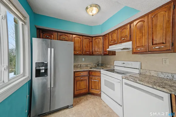 $324,900 | 100 10 Coat Lane, Unit 3A, Shelton, CT 06484