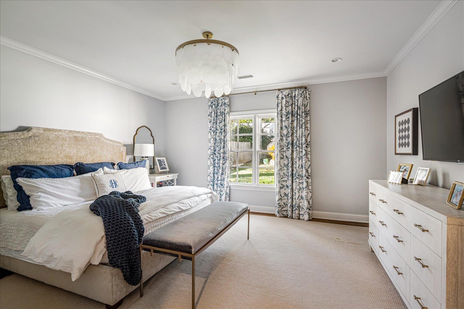 3682 Oakley Avenue Memphis, TN 38111 - Photo 20 of 34 a living room with furniture and a flat screen tv