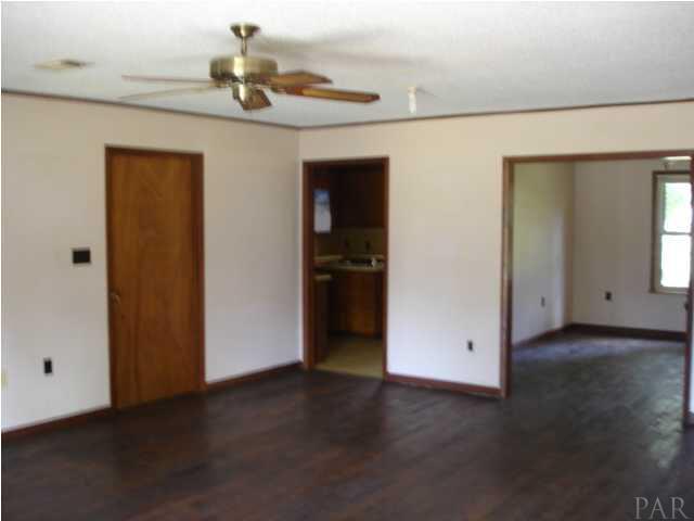 1085 Tate Road Cantonment, FL 32533 - Photo 4 of 19 Large Great Room with lots of room for family gatherings.