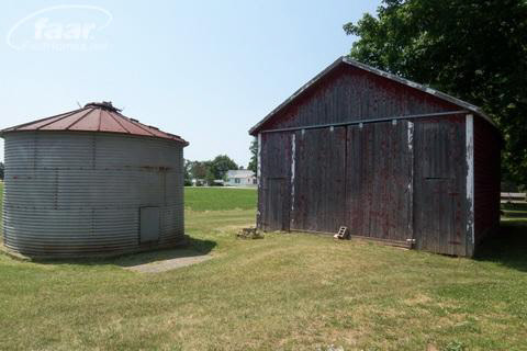 685 South Ruess Road Owosso, MI 48867 - Photo 5 of 7 20270676-4.JPG