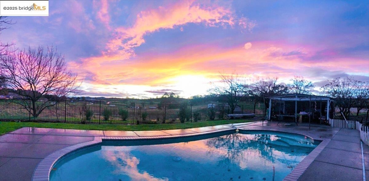 10200 Bell Mooney Road Jamestown, CA 95327 - Photo 3 of 60 a view of a swimming pool with a yard