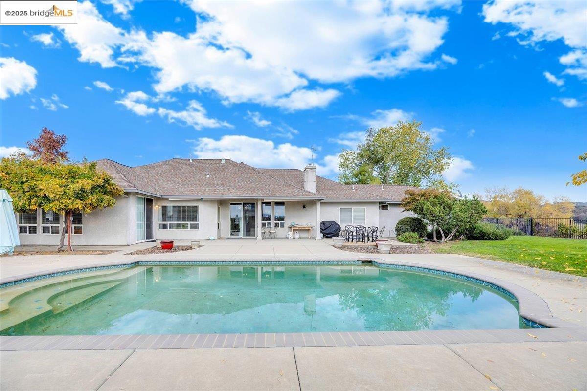 10200 Bell Mooney Road Jamestown, CA 95327 - Photo 41 of 60 a front view of a house with a yard