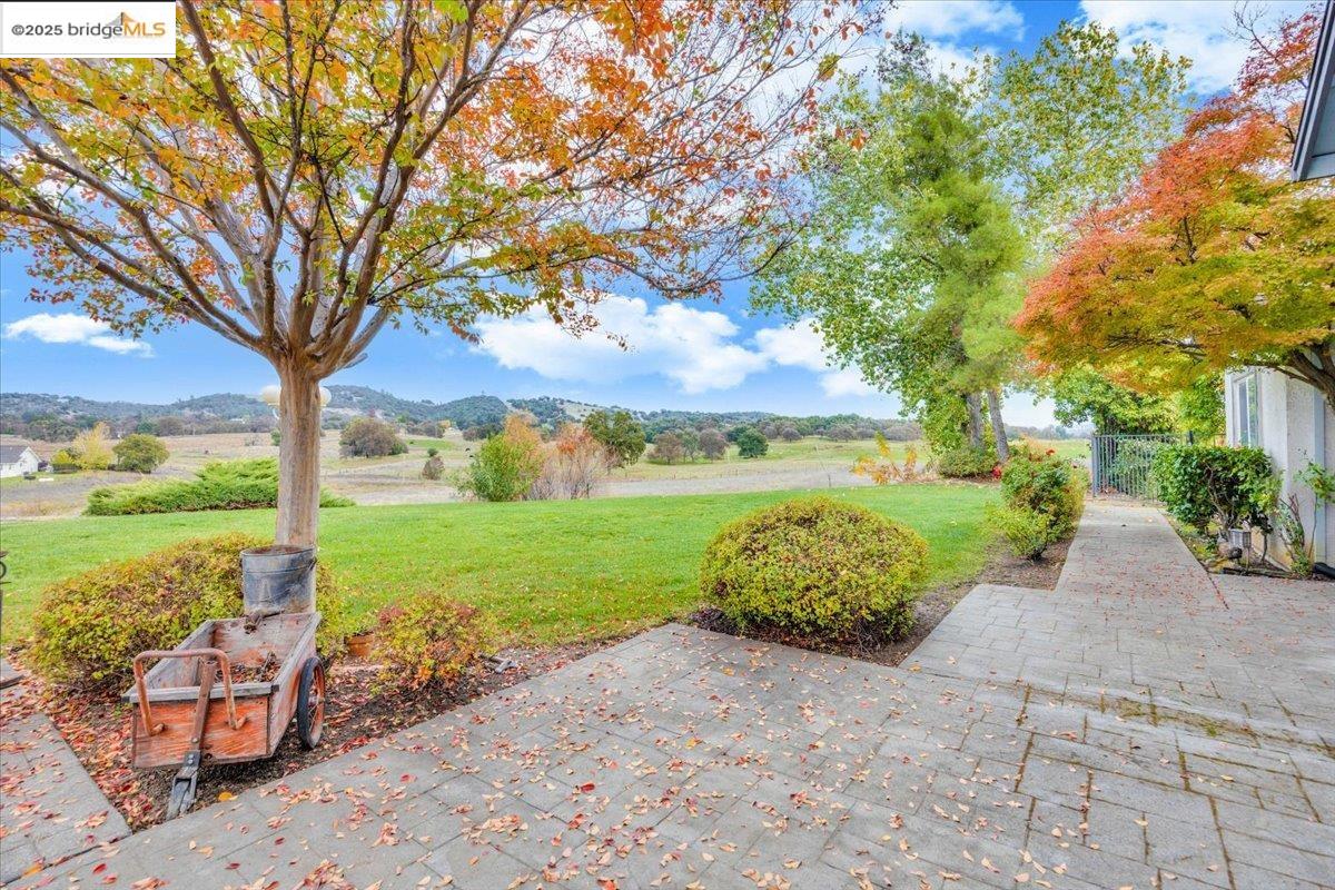 10200 Bell Mooney Road Jamestown, CA 95327 - Photo 50 of 60 a view of a garden with an outdoor seating