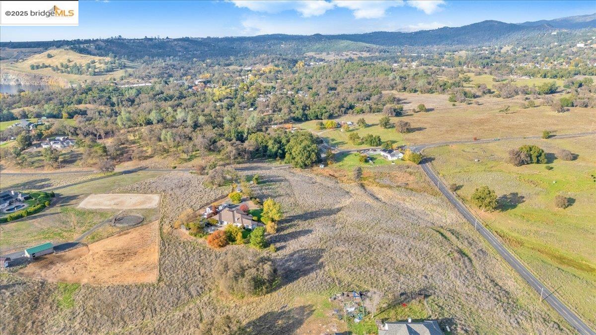 10200 Bell Mooney Road Jamestown, CA 95327 - Photo 56 of 60 a view of a city with a lake