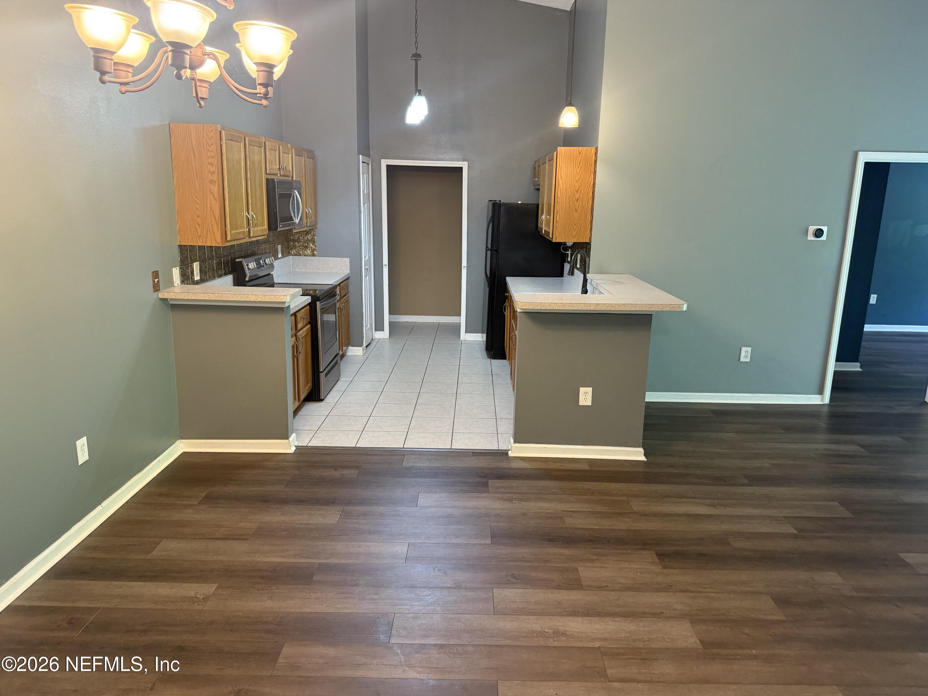 7920 Merrill Road, Unit 914 Jacksonville, FL 32277 - Photo 5 of 19 Dining to kitchen