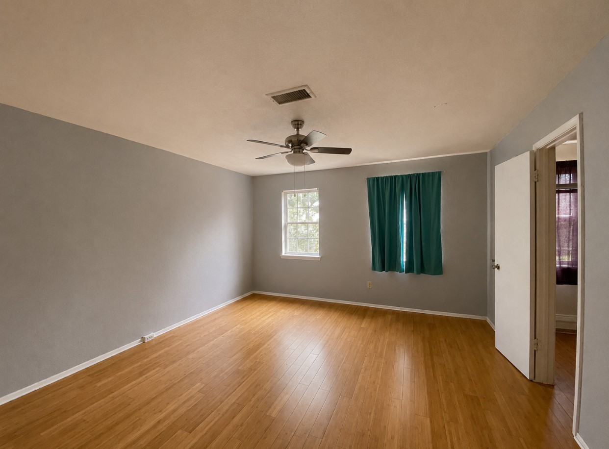7913 Grove Ridge Drive Houston, TX 77061 - Photo 12 of 24 Primary bedroom
