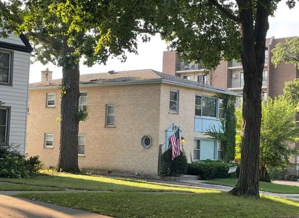 $2,500 | 4931 Saratoga Avenue, Unit 1, Downers Grove, IL 60515