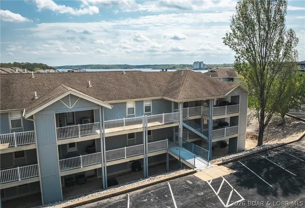 $385,000 | 488 Regatta Bay Circle, Unit 3D, Lake Ozark, MO 65049