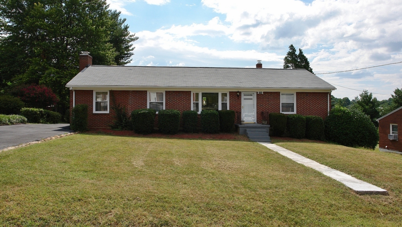 254 Post Road Roanoke, VA 24019 - Photo 1 of 25 a front view of a house with garden