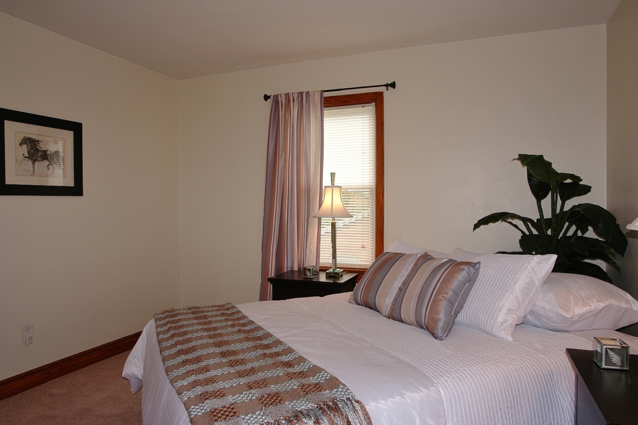 254 Post Road Roanoke, VA 24019 - Photo 12 of 25 a bedroom with a bed and a window