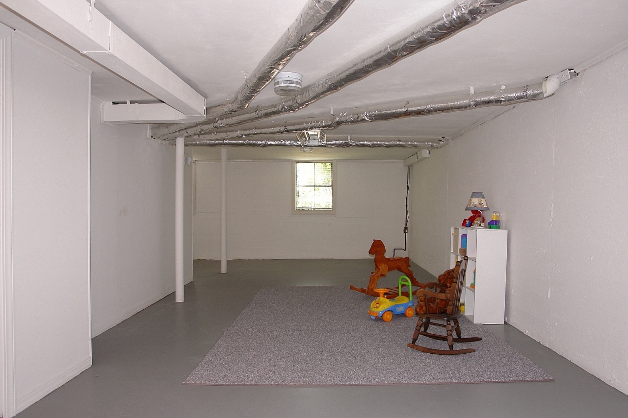 254 Post Road Roanoke, VA 24019 - Photo 17 of 25 a view of a room with gym equipment