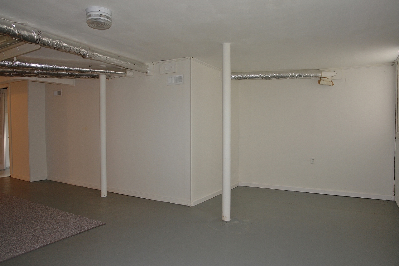 254 Post Road Roanoke, VA 24019 - Photo 18 of 25 a view of an empty room