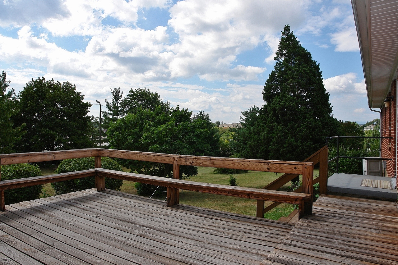 254 Post Road Roanoke, VA 24019 - Photo 20 of 25 a view of outdoor space with seating