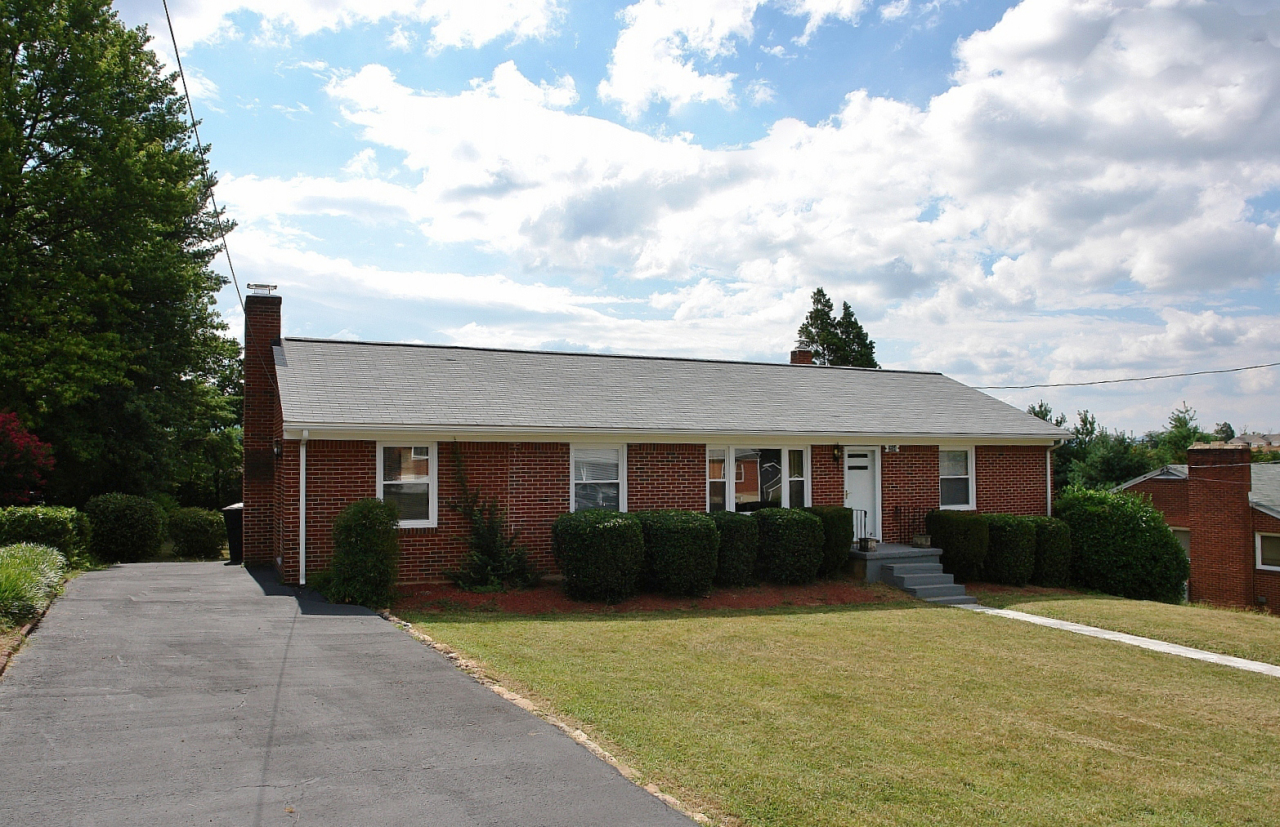 254 Post Road Roanoke, VA 24019 - Photo 25 of 25 a front view of a house with garden